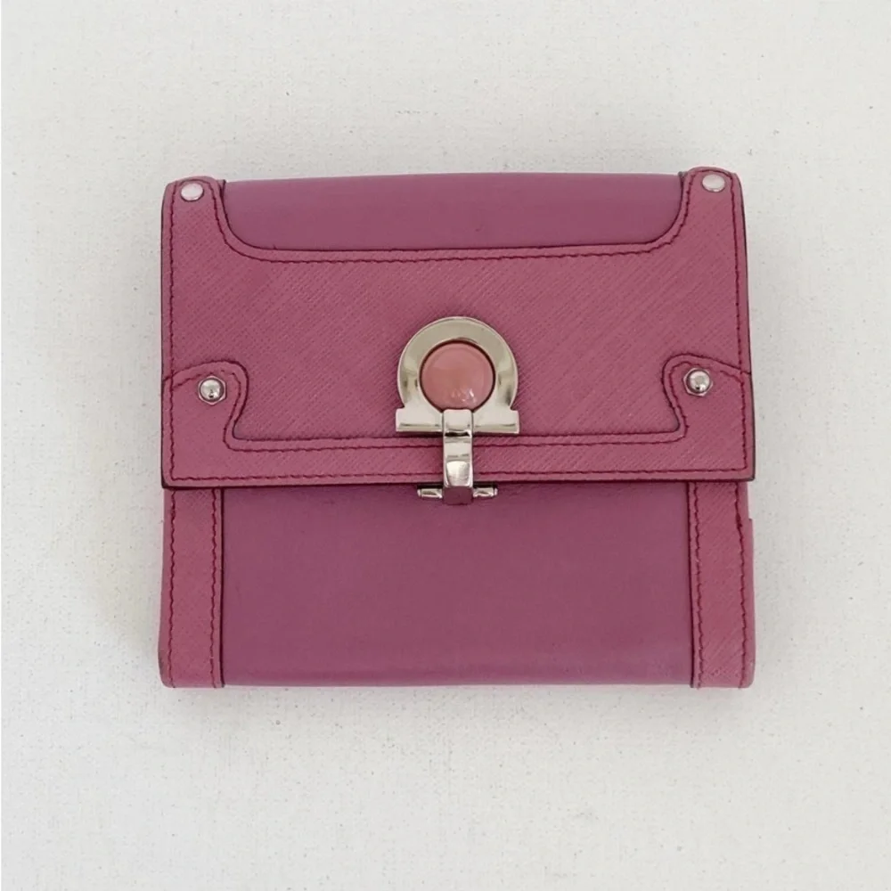 SALVATORE FERRAGAMO Vintage Gancini Compact Wallet Mauve with Chain